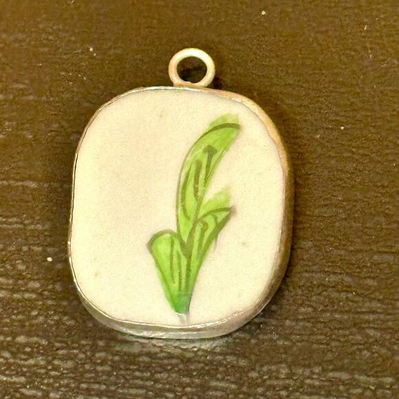 Two Beautiful Vintage Pendants - Picture 2 of 3